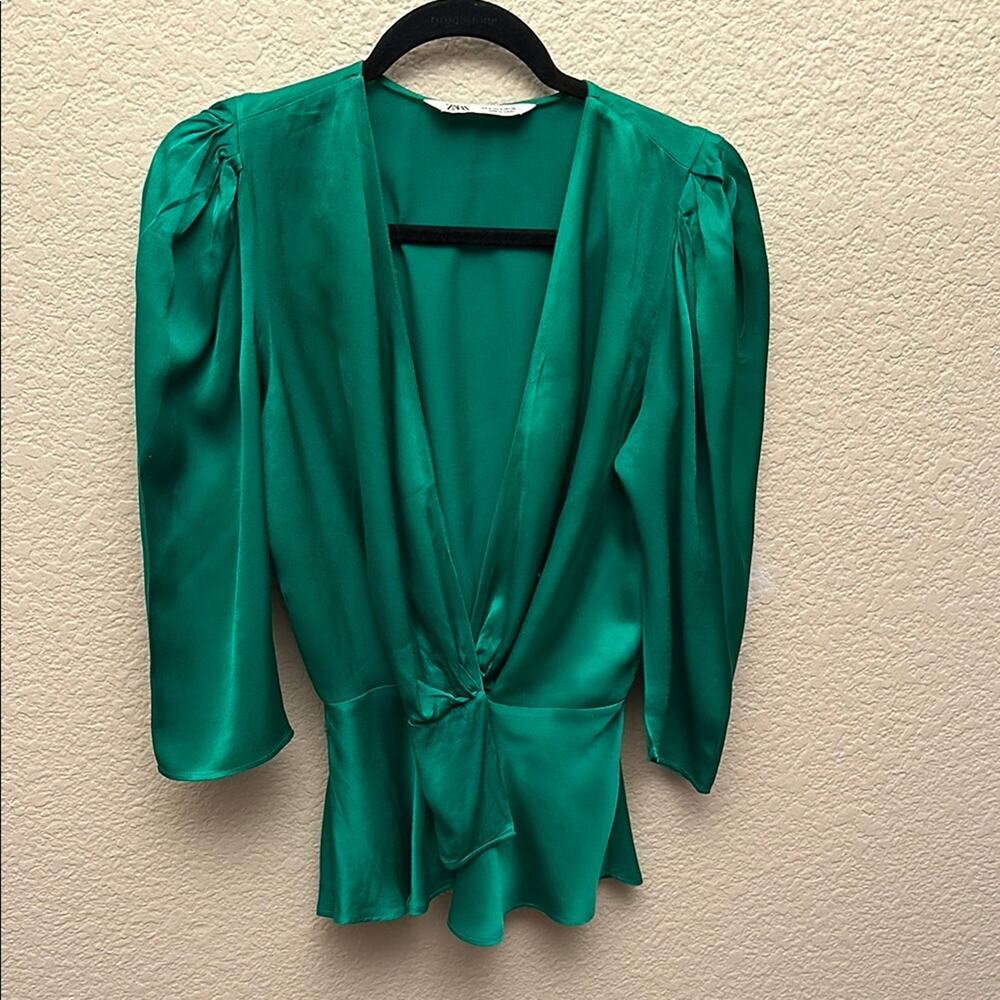 Elegant Silk Kelly Green Women's Top size 5. Zara.